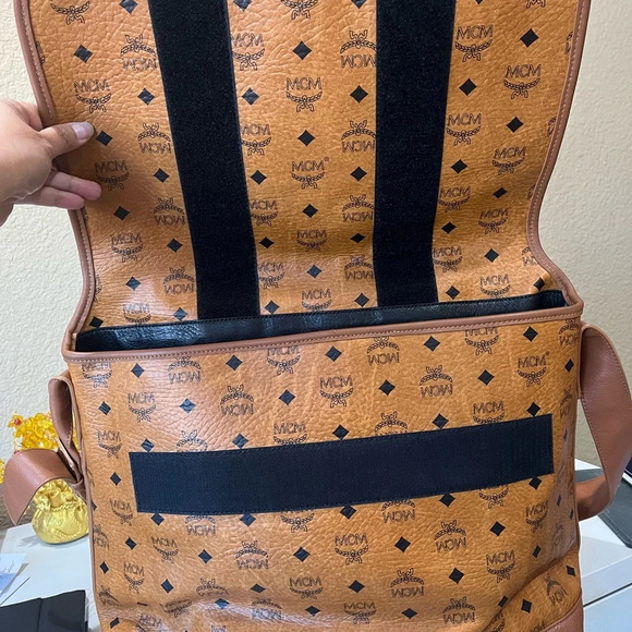 MCM Phenomenon Jumbo shoulder Bag - Picture 9 of 16